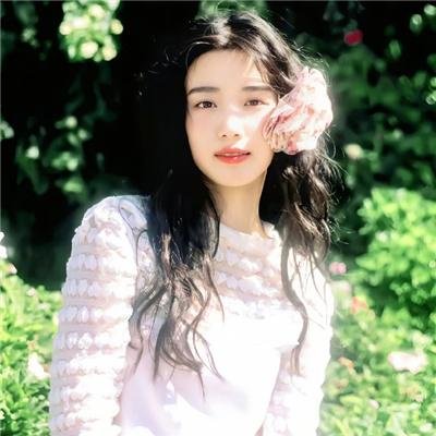云雾笼罩的山峰
